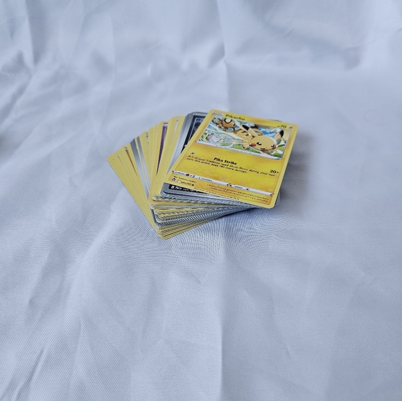 Lot of 85 Pokémon Cards Including Holo, Rare, Trainer, Energy Cards - Picture 10 of 10